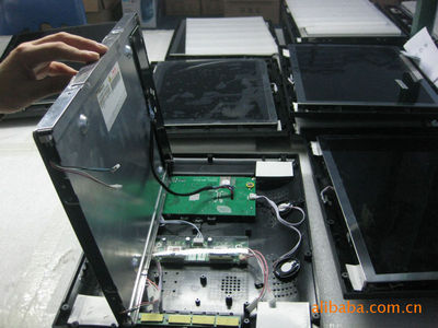 工廠直供15寸數(shù)碼相框與廣告機(jī) 專業(yè)生產(chǎn)、價格優(yōu)勢、配套掛架